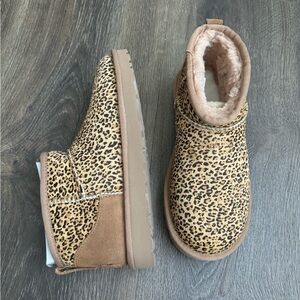 New in box! UGG Women's Ultra Mini Speckles Boot.
